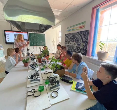 Приватні школи Києва - ліцей Греміум. Урок біології в середній школі